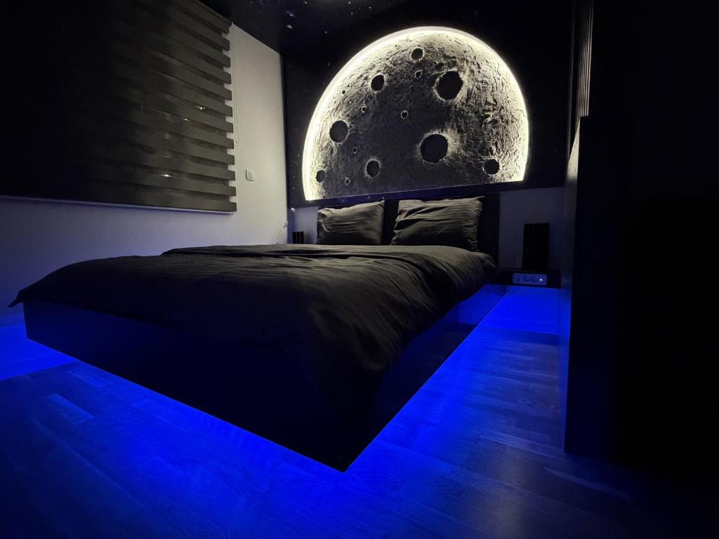 Predsjednički apartman, Djakuzi&Lebdeći krevet, Apollo 11 - 1