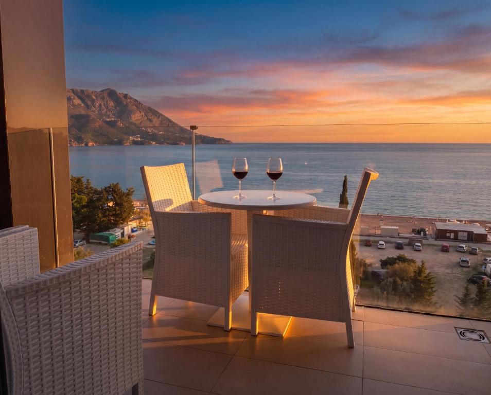 Shine Residence First Line Sea View - 1