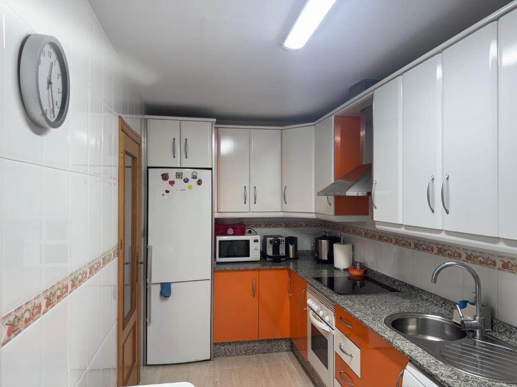 Bajo El Faro de Puerto Rey 2 - 2