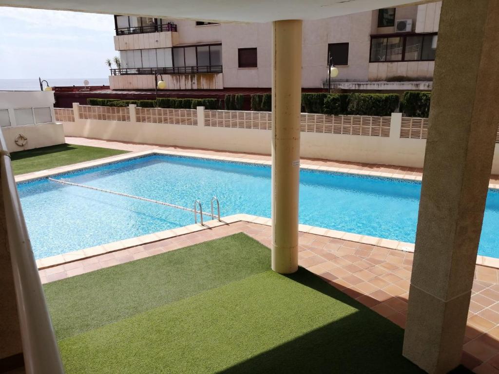 Apartment on the beach with parking and pool - 4
