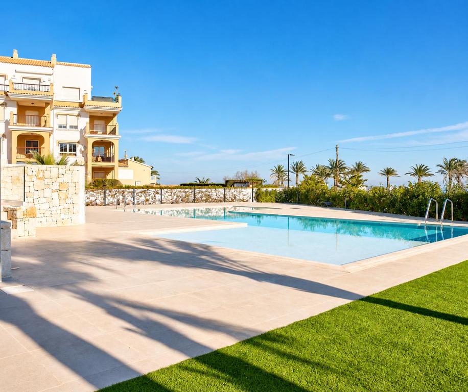 Apartamento Albamar II en Dénia, con piscina, vistas al mar y acceso directo la playa by Family Homes Rentals - 2