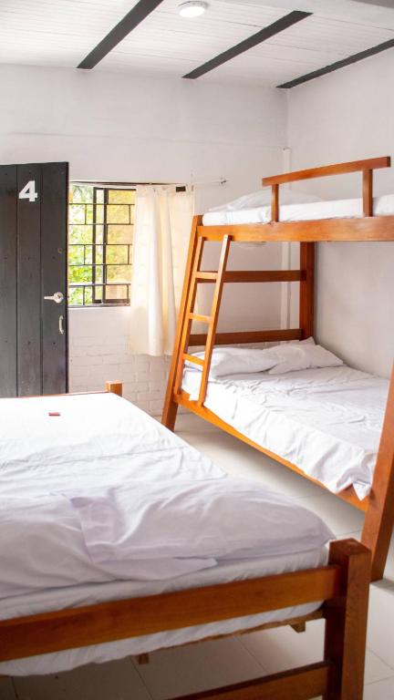 Spacious Coveas Cabin 4 Bedrooms, close to beach, Pet-Friendly - 5