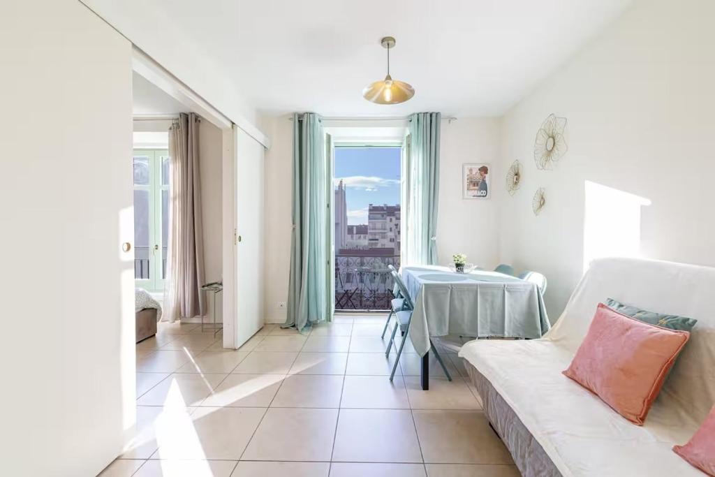 Bright apartment with balcony Port de Nice - 5