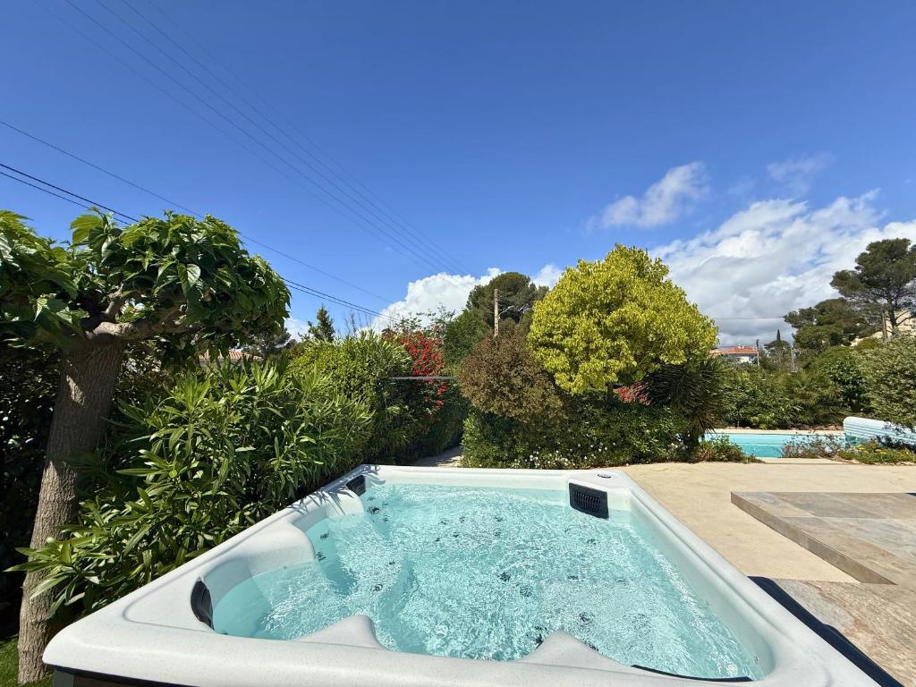 Villa avec jacuzzi & piscine - proche port & plages - 1