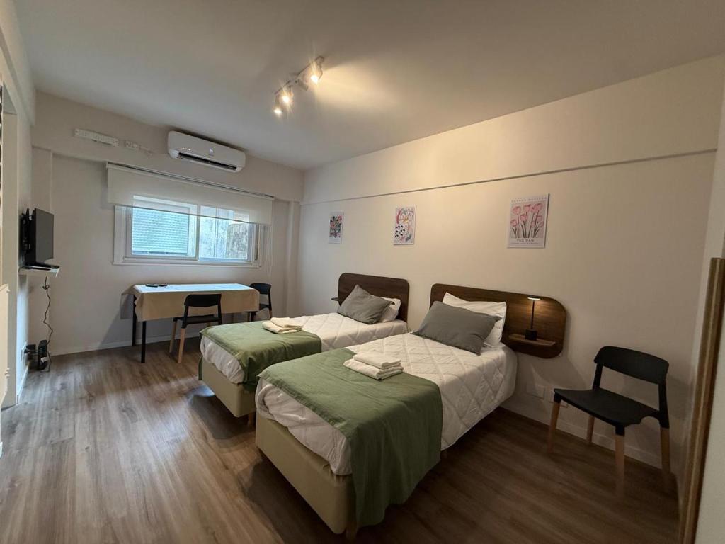 Perón Rent-15 -Cerca de Hospital Italiáno, Mevaterapia, Hospital NAVAL, Sanatorio Güemes, iMAC - 1