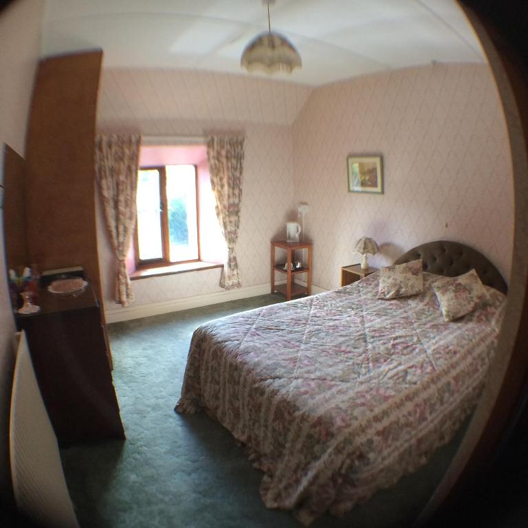 Coombe Farm photo