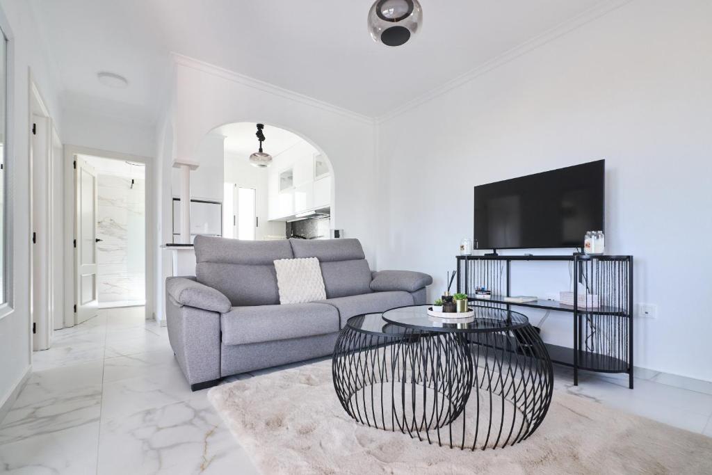 081 Design Style- Alicante Holiday - 4