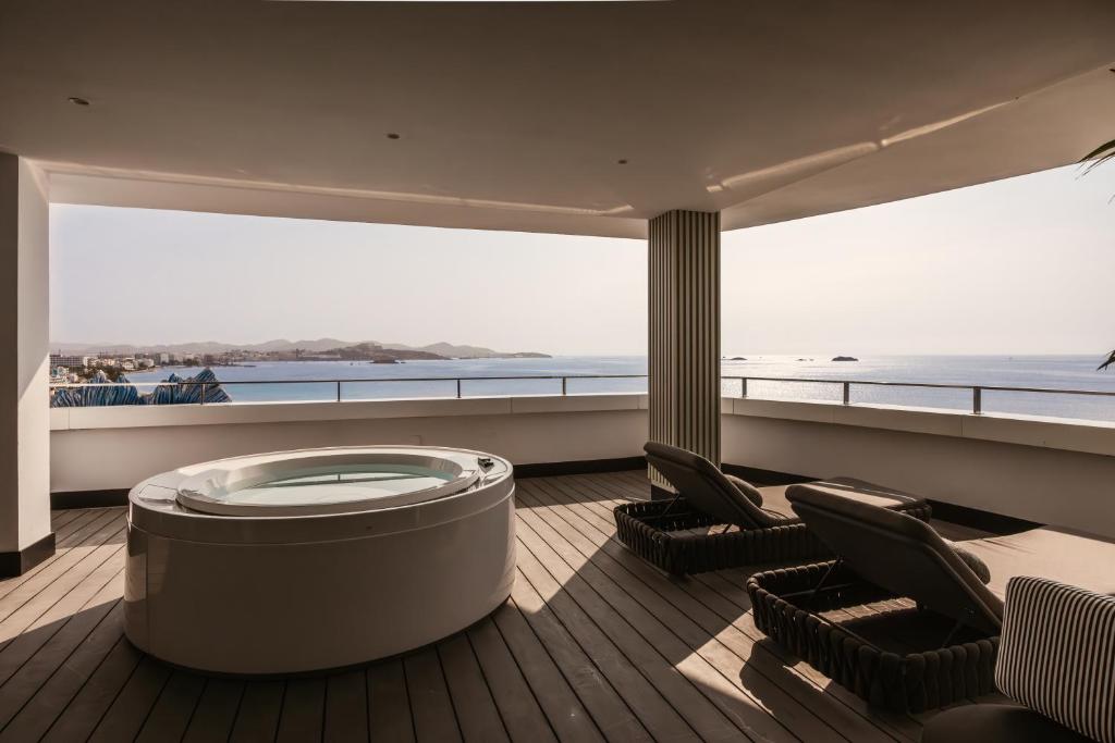 Hot tub, The Unexpected Ibiza Hotel - Ushuaïa Club Entrance Included in Ibiza