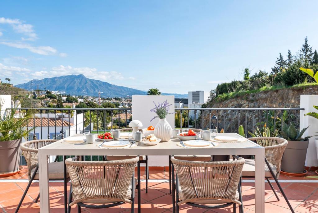 Luxurious Penthouse - View, Roof Terrace, 3BR - 2BA - 5