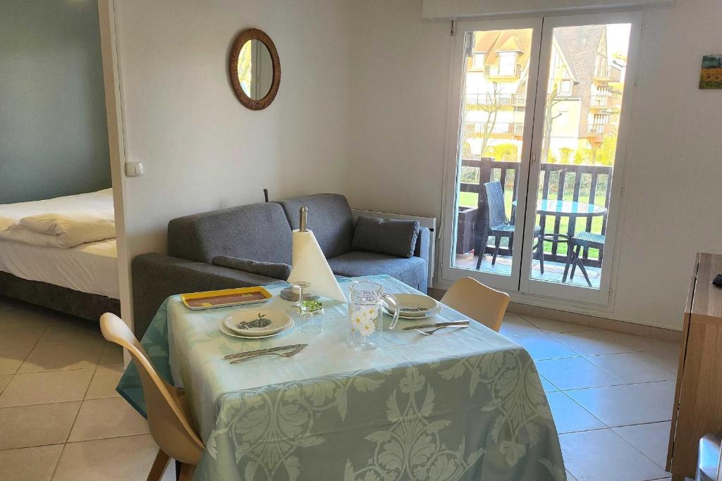 Nice T2 with balcony - near beach - 4