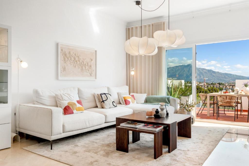 Luxurious Penthouse - View, Roof Terrace, 3BR - 2BA - 2