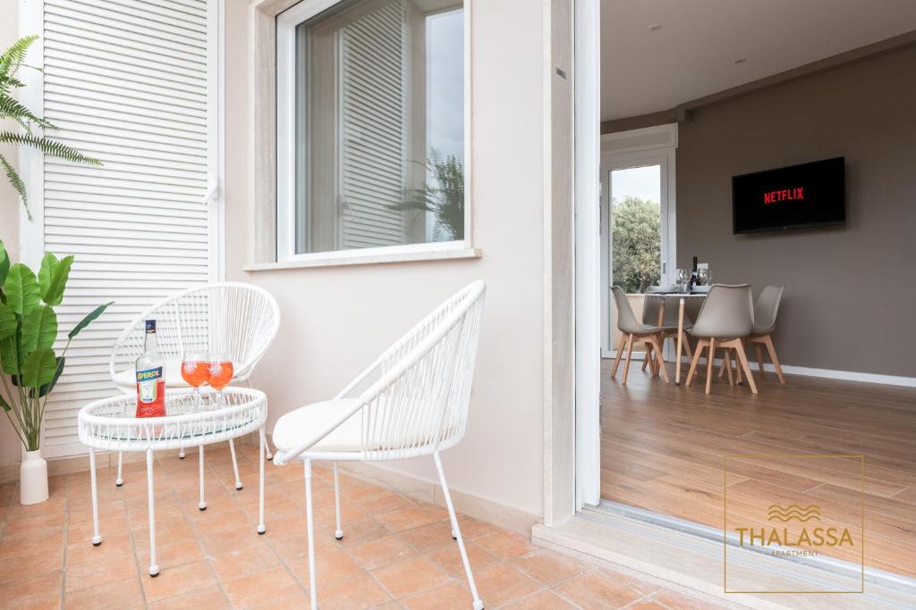 Thalassa Apartment - Seaview, pvt terrace, luxury design, A-C - 4