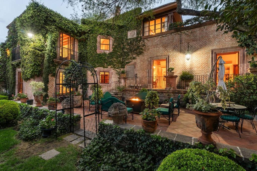 Casa de Inspiración, Grand Estate with Lush Gardens - 2