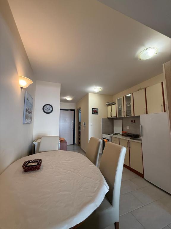 Comfort Apartment Budva Near Kuzina with Parking - 4
