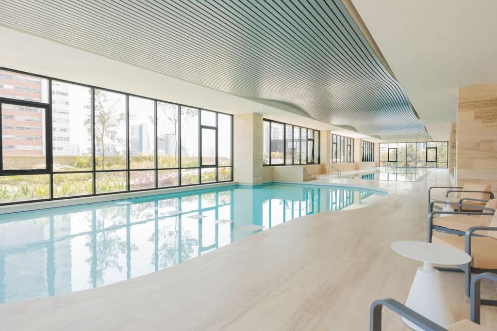 Designer Loft with insane Amenities Gym Cine Spa - 4