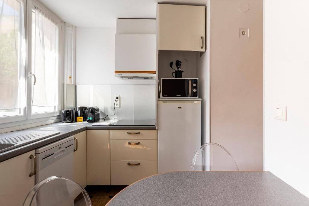 Appartement lumineux + terrasse – Hypercentre Paris - 3