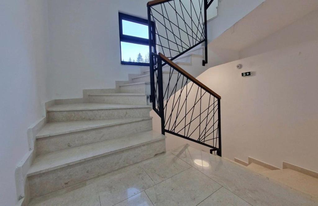 Trebevic Skyline Apartman - 2