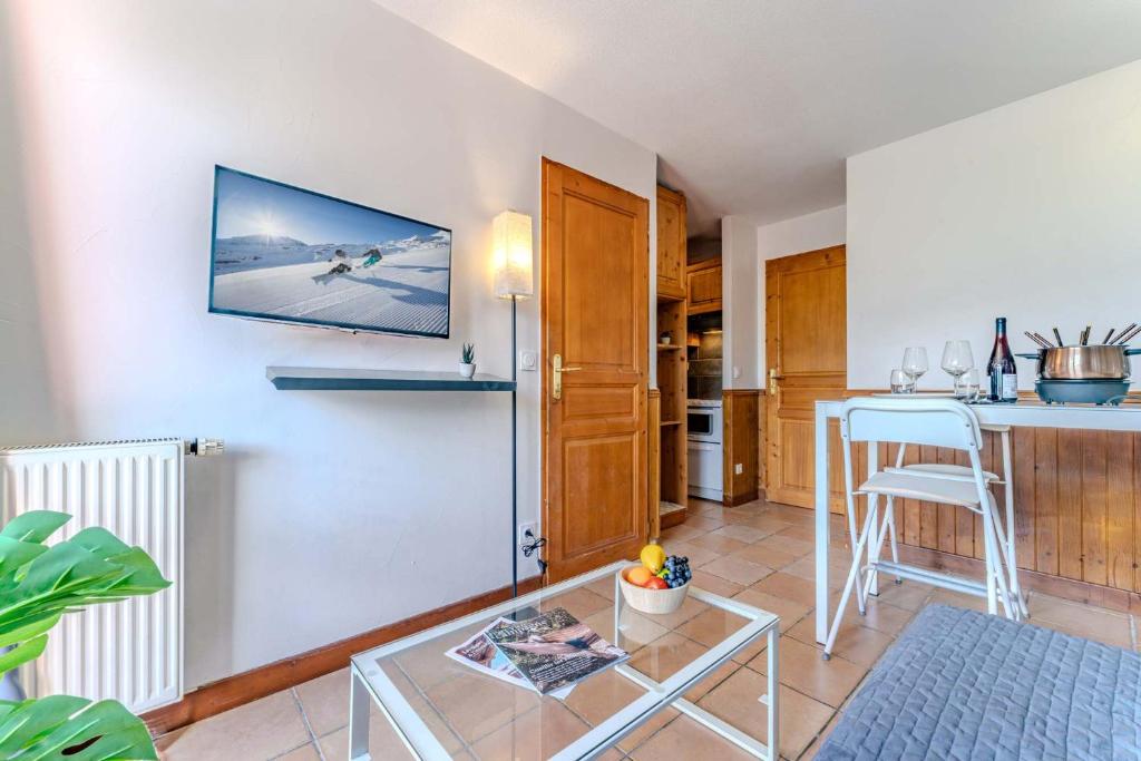 Alpine Stay w Balcony near Slope center of Val thorens - 2