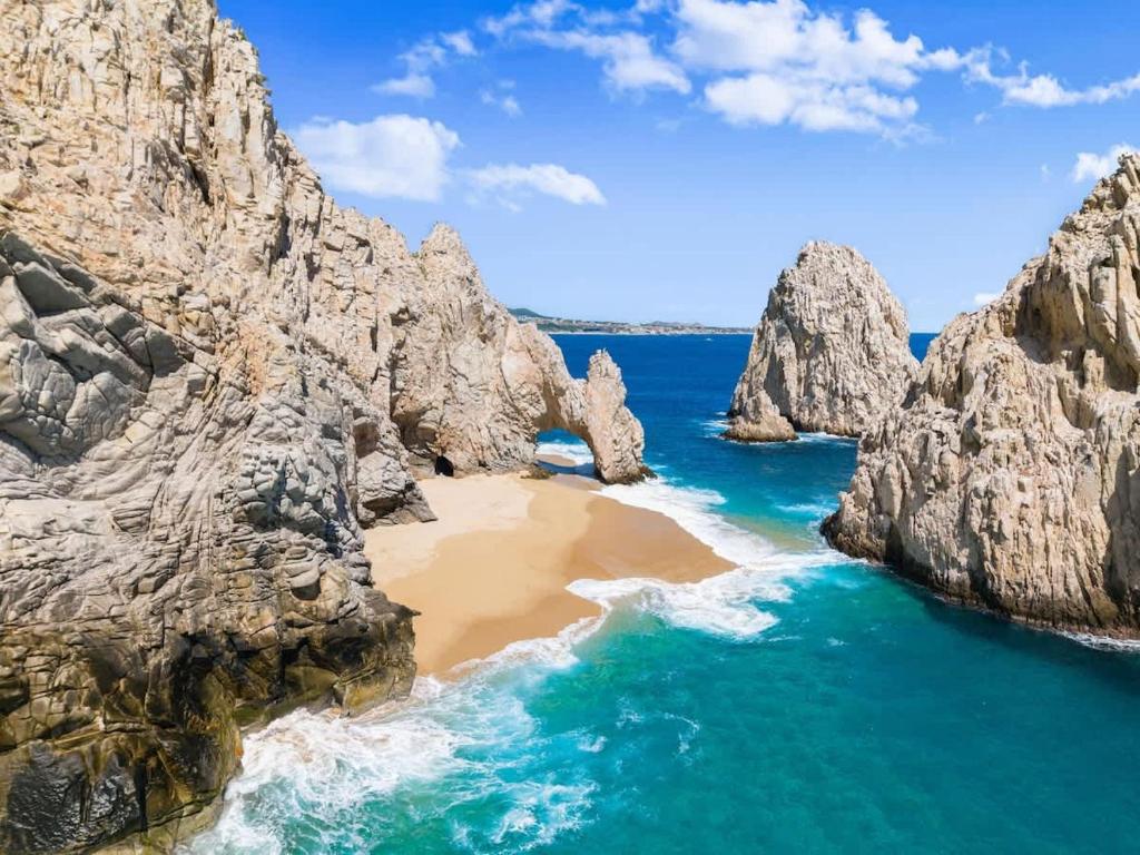 Modern 2BR Condo Close to Downtown Cabo - 4