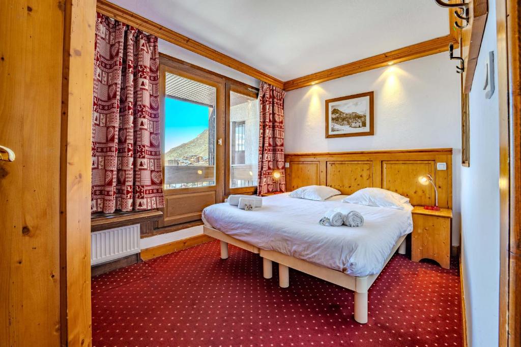 Ski-In Out with Wide Mountain Views - 4