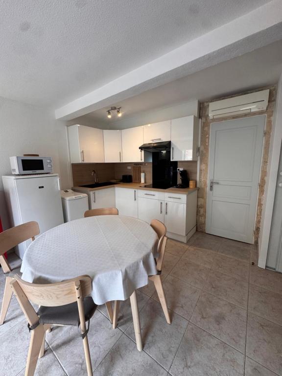 Au Cœur de Palavas, maison de pêcheur climatisée et pleine de charme - 50m de la plage - Commerces&Commodités - LaConciergerieByNina - 3