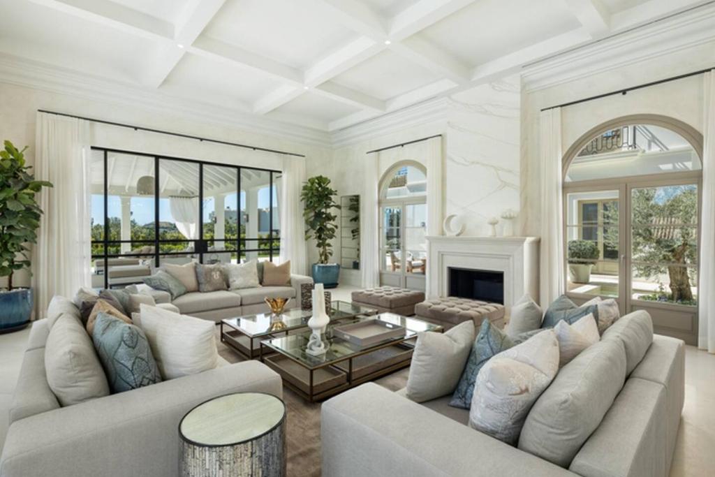 Villa Dorada — Luxury 6-Bedroom Villa with Pool - 1