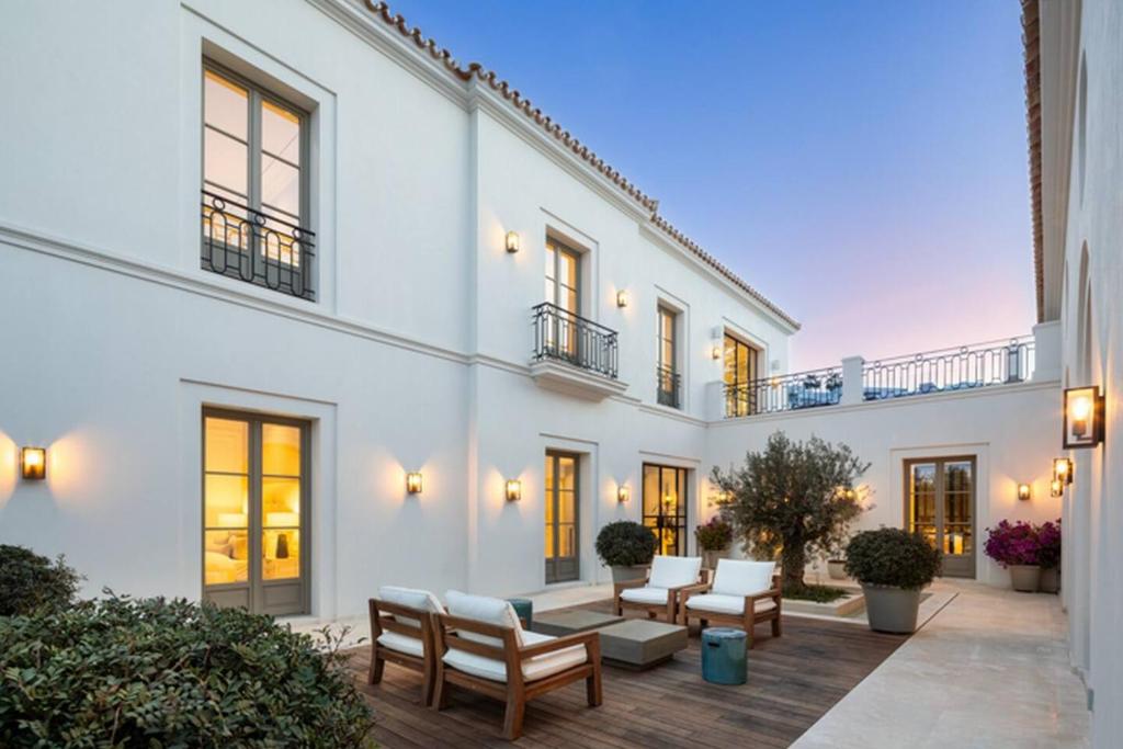 Villa Dorada — Luxury 6-Bedroom Villa with Pool - 2