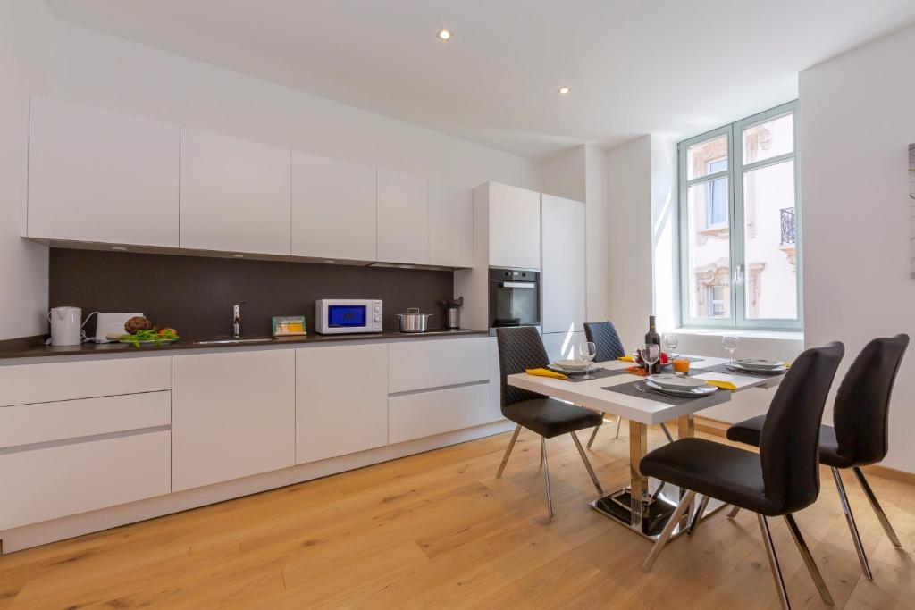 Heart of Lugano Apartment with Balcony - Happy Rentals - 4