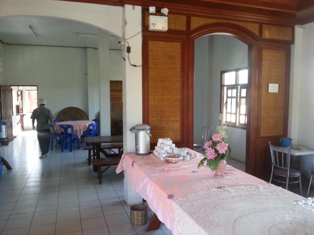 Restaurant, Thong Paeka Hotel in Surin