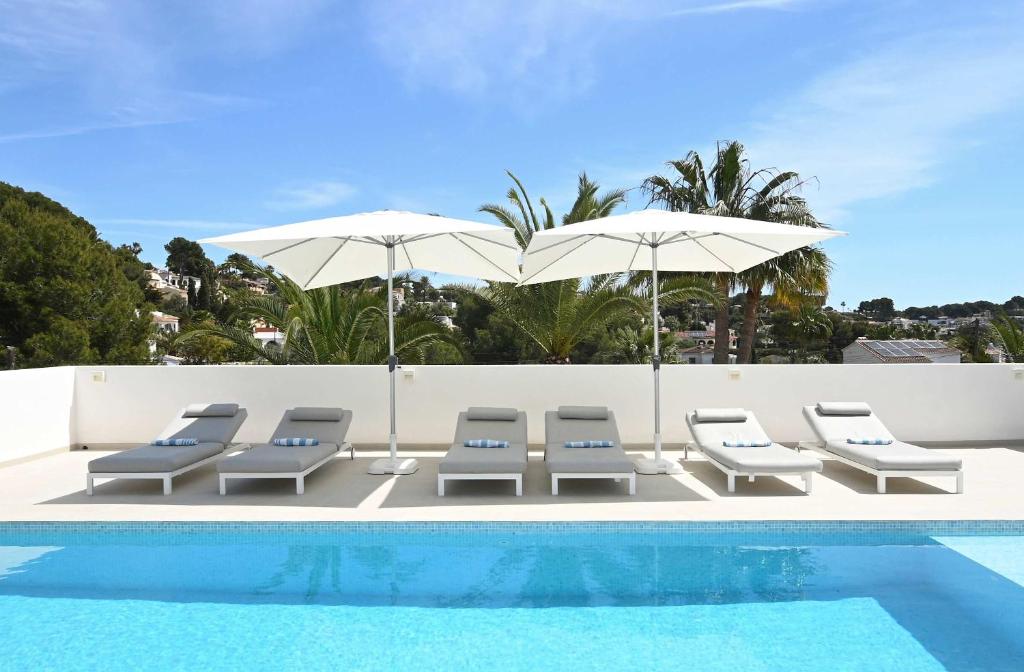 Luxury 4BR Villa - Ensuite Bath- Pool - La fustera - 2