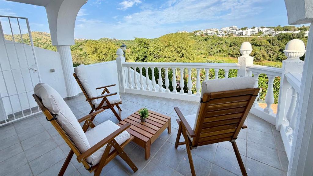 White and Green Duplex, by sol maestranza - 2