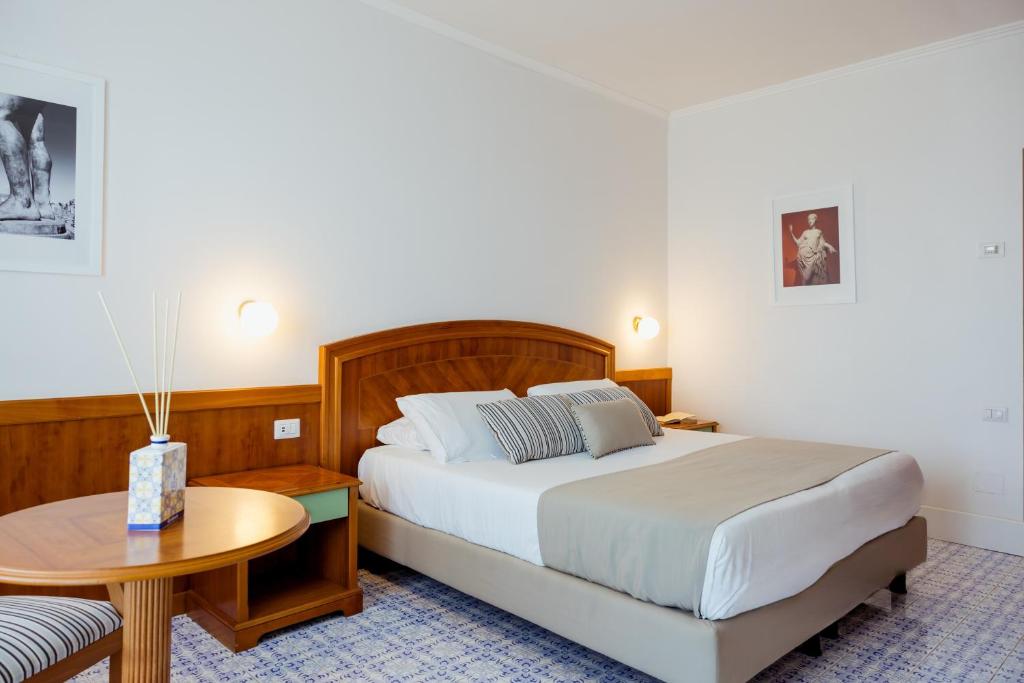 Grand Hotel Cesare Augusto — Hotel rooms in Sorrento, Campania