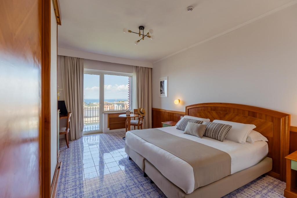 Grand Hotel Cesare Augusto — Hotel rooms in Sorrento, Campania