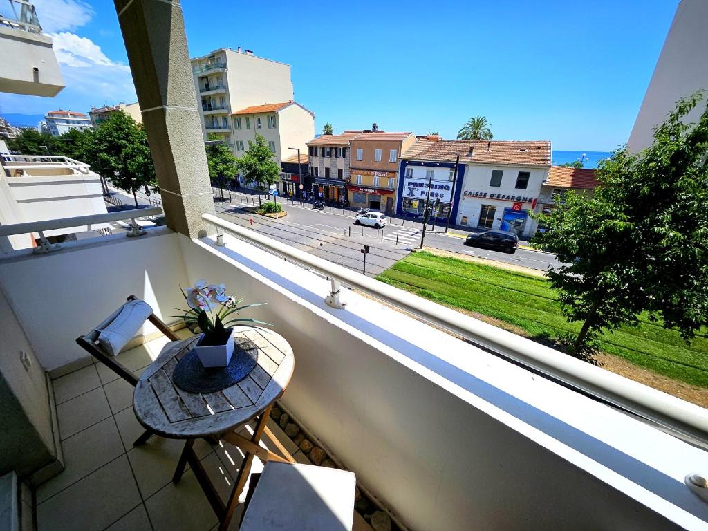 Cosy T2 1-Min Walk to Promenade des anglais & Beach, Sea View - 2