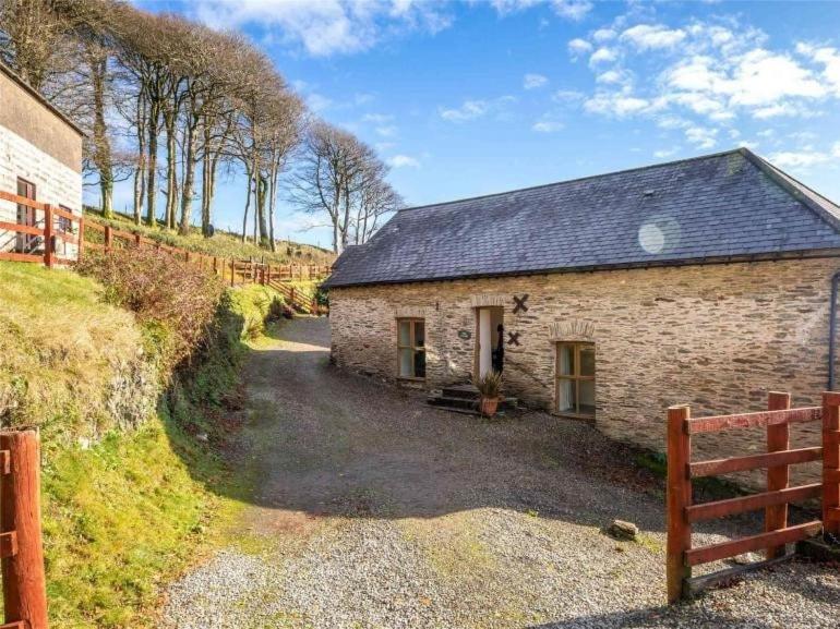 Beautiful Barn Conversion with Games Room photo 6