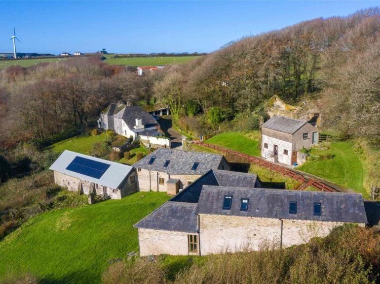 Barn conversion at Ettiford Farm - dog-friendly stay near Ilfracombe, North Devon