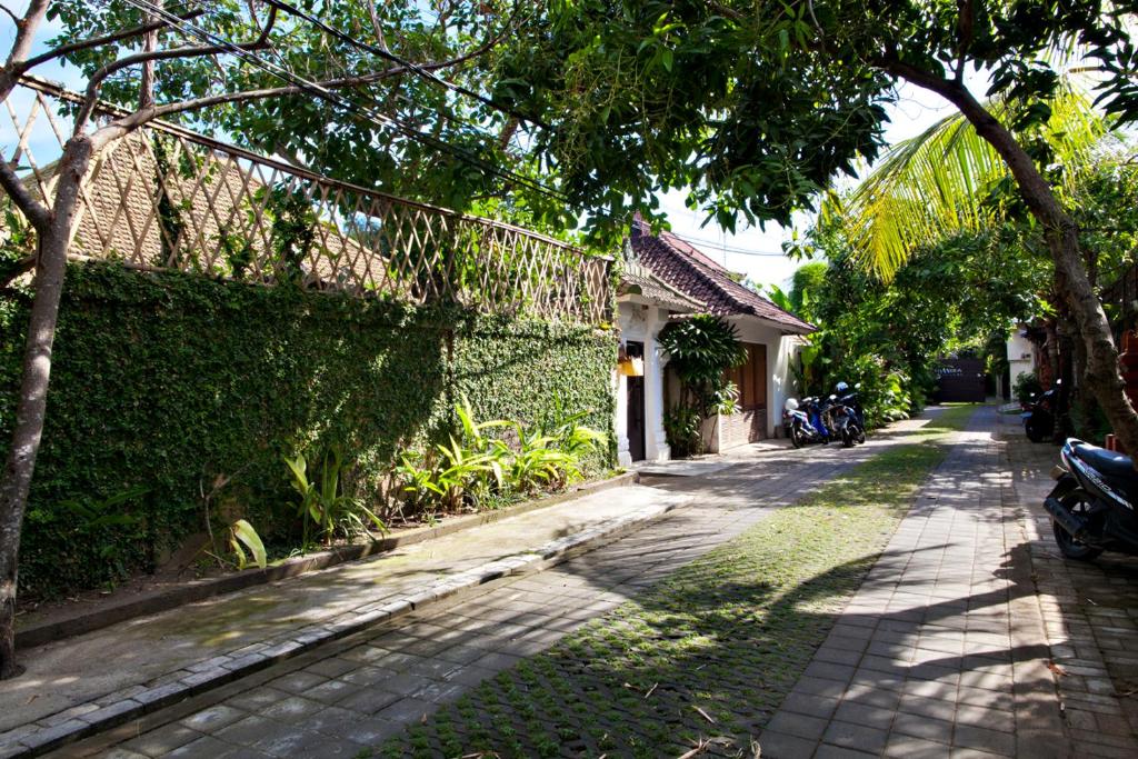 Villa EMMA | heart of Seminyak | 350m Beach photo