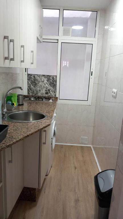 Apartamento tranquilo cerca de la estación de tren y bodegas - 5