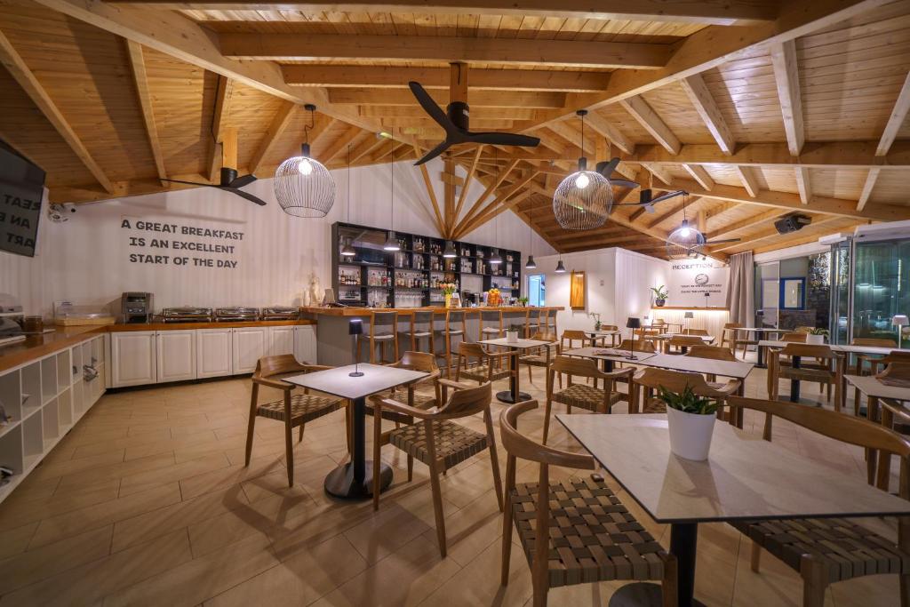 Nana Angela Apartments — Restaurant & bars in Hersonissos