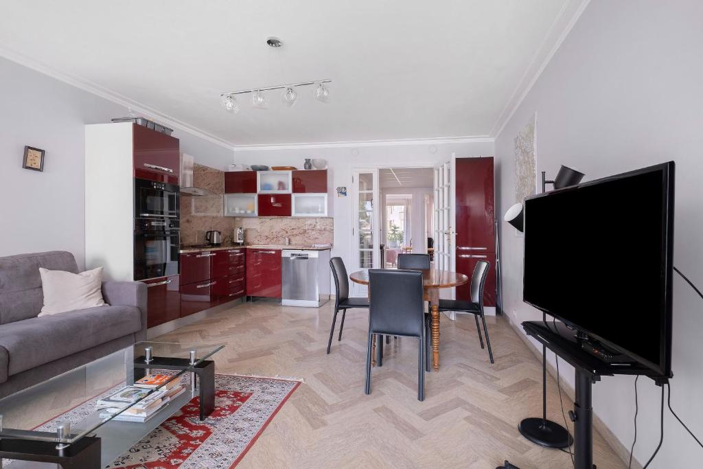 Juan les pins centre Le France 3 P - 4