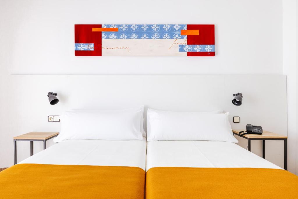 Hotel Miami Calella - El de siempre, como nunca — Hotel rooms in Calella, Catalonia