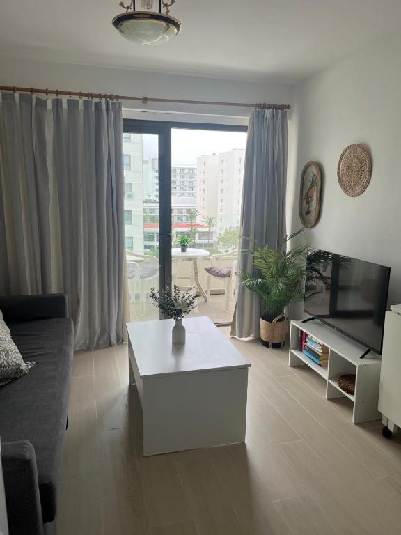 WintowinRentals Newly Renovated Private Suite Beachfront & Steps to the Marina - 4