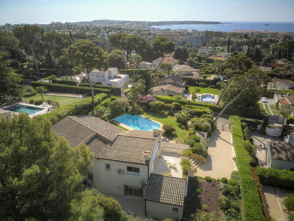FRGK Villa Claude Juan-les-Pins Luxury Stay with Pool & Ultra-Fast Wi-Fi - 3