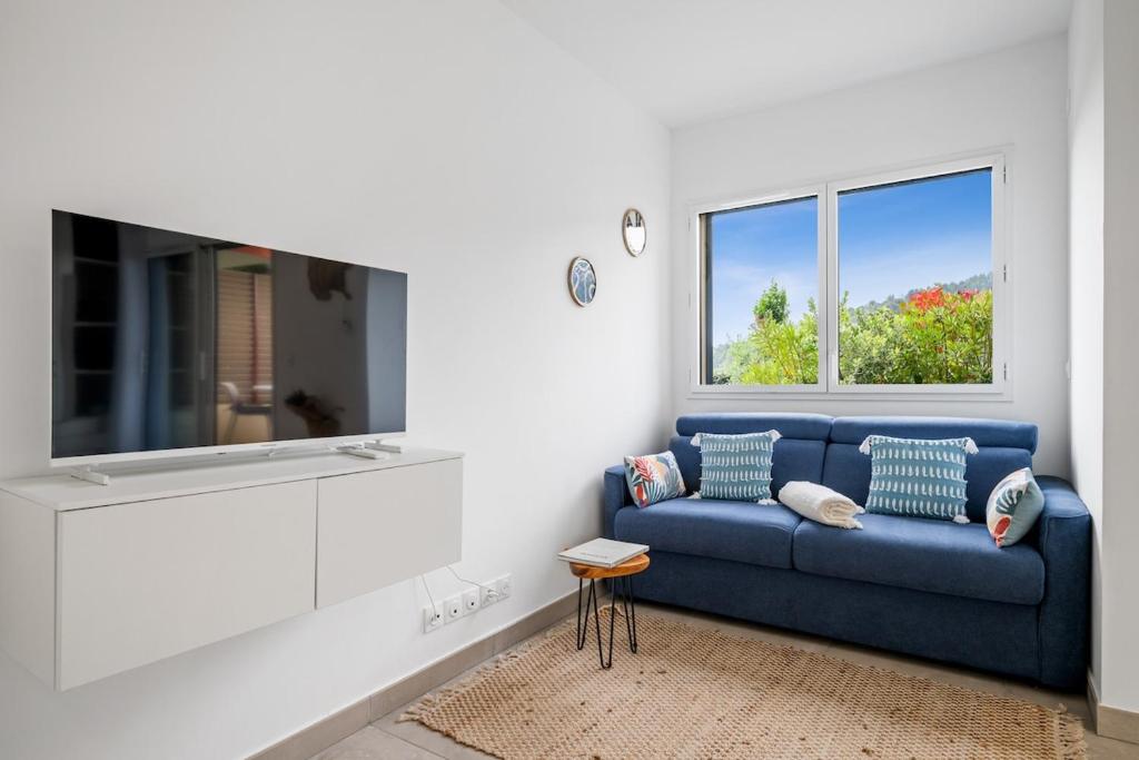 Quiet studio in new residence with pool & AC - 3