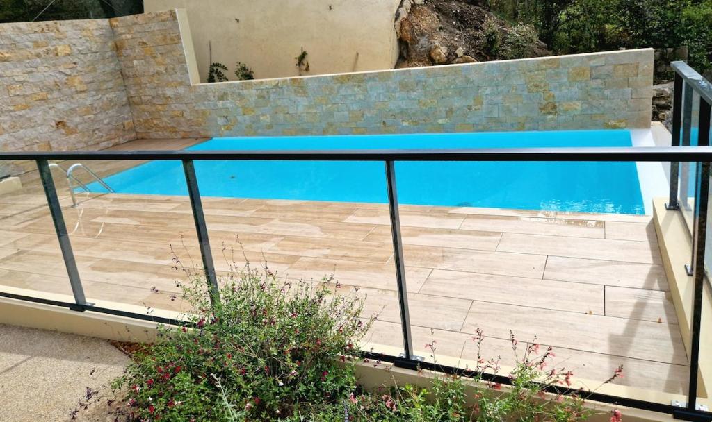 Quiet studio in new residence with pool & AC - 5