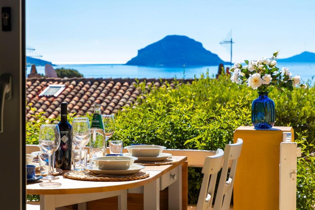 Sea-view loft in Golfo Aranci, 200m from the beach - 1