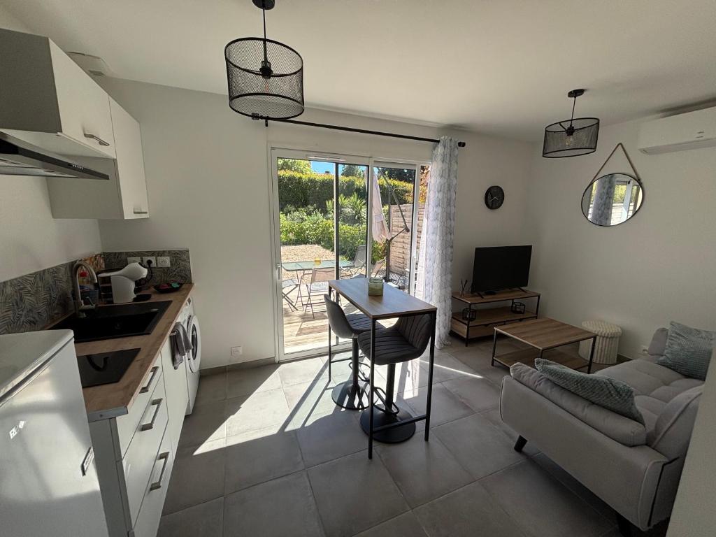 la pause detente, villa climatisée avec jardin et parking privés, à 5 mn de la mer, au calme - 5