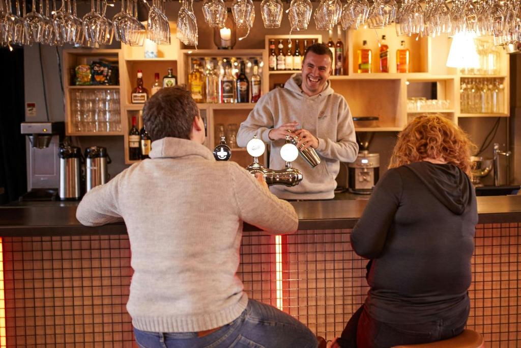 Highly-rated bar