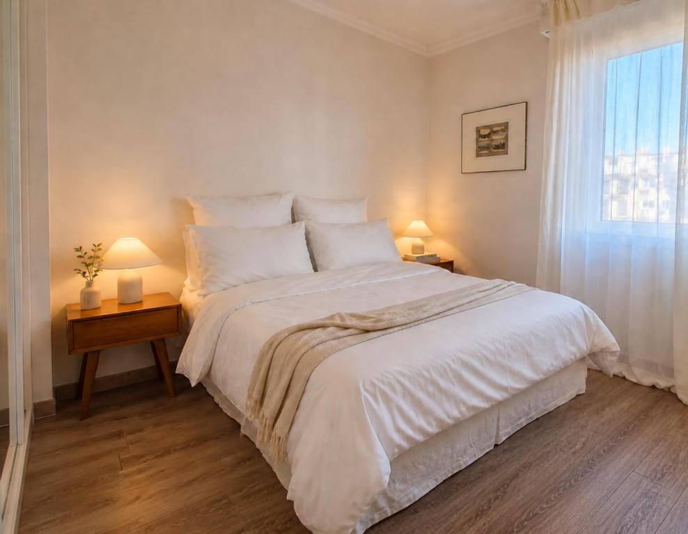 Heart of Nice, Beach 3min, 3 AC Units, Balcony with 4-Seater Dining! - 3