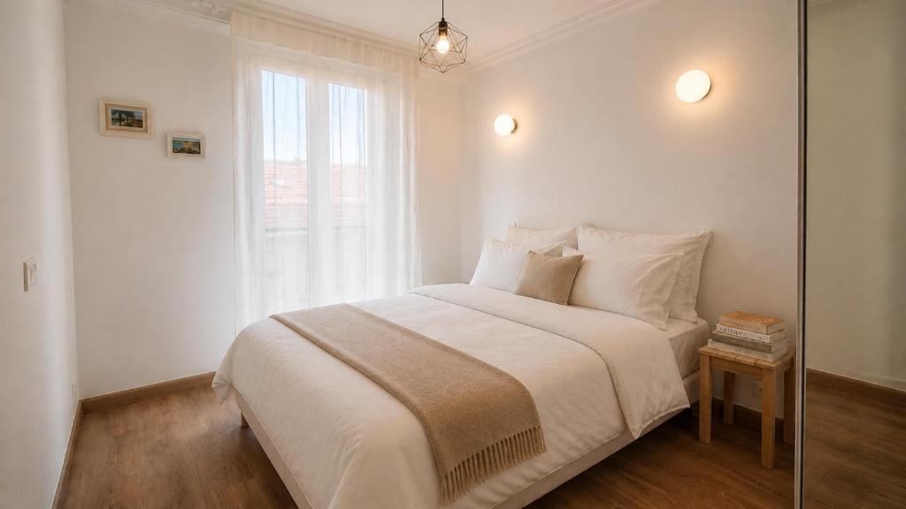 Heart of Nice, Beach 3min, 3 AC Units, Balcony with 4-Seater Dining! - 4